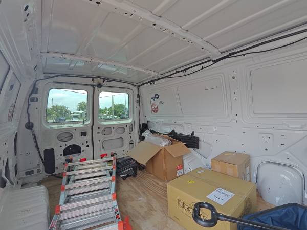 2012 Ford E-250 - Photo 10