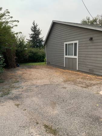 $1,500 / 1500ft2 - CASA ANTIGUA CON ZONIFICACIÓN COMERCIAL (WENATCHEE)63761829960835121