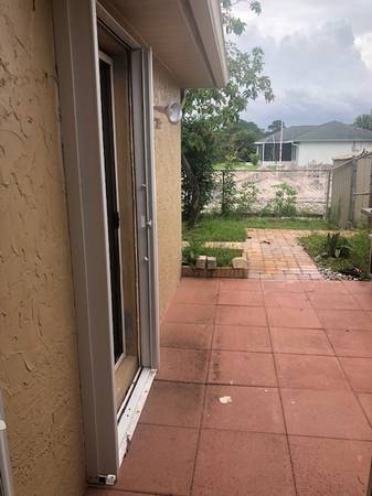 $1,350 / 540ft2 - Cozy in-law suite with private entrance centrally located between I-9563799881773443121