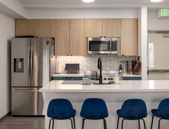 $700 / 1br - GRATIS durante 8 SEMANAS - Cocina estilo chef - Vida en común con 1B privado (vecindario Rose City Park)63914855982467121