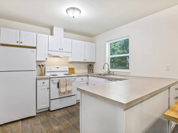 $1,495 / 2br - 858ft2 - Must-See! 2ndnd floor great location63831466642689120