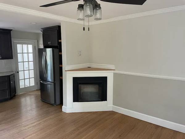 $1,500 / 2br - 758ft2 - 2/1 Fresly Painted Home in Dover,NH (Dover)63656212447873122