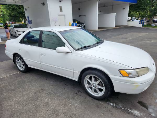 1998 Toyota Camry - $2,300 (Seattle)63617332777857123