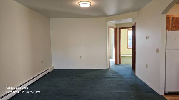 $1,150 / 2br - 725ft2 - 2BR 2.º PISO CON CALEFACCIÓN Y AGUA CALIENTE (Newport Center)63784706878595124