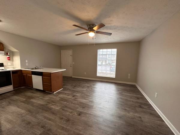 $1,148 / 1br - 680ft2 - One Bedroom Coming at Lakeland Hills! (Jefferson City)63815667629313121
