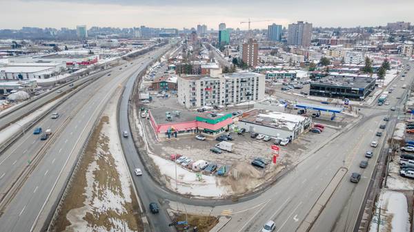 Commercial building in Gatineau HIGH VISIBILITY 1