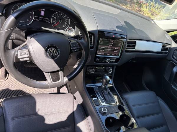 2012 VW Touareg VR6 Sport con NAV, pocos kilómetros - $10,000 (portola valley)63438620323201123