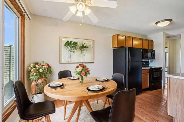 $1,655 / 2br - 940ft2 - Air Conditioning, Edina MN, 2BD 1BA (4141 Parklawn Ave, Edina, MN)63868814810371122
