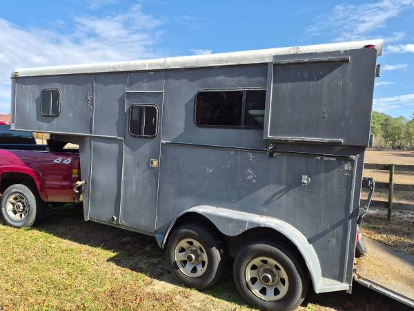 Horse Trailer 1