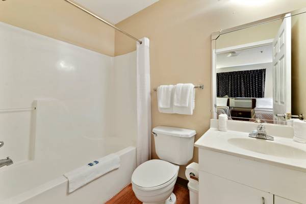 Elevator Access, Sparkling Pool, Fully Furnished 1