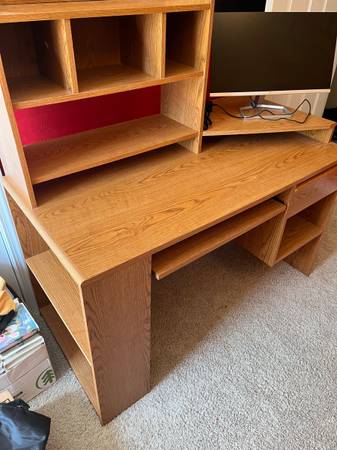 Computer Desk with HP 24" monitor for sale 1
