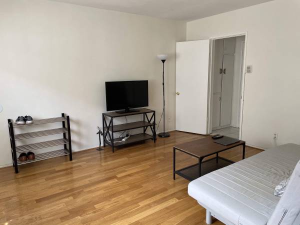 $700 / 1br - Best Deal in Hollywood (Shared) (Hollywood)63857622896259121