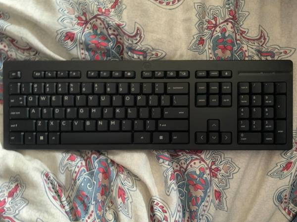 HP - 27" Touch-Screen All-in-One with Adjustable Height - AMD Ryzen 7 - $750 (castro / upper market)63471130057603123