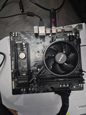 AMD Ryzen 5 2600 + Gigabyte B450M DS3H Motherboard – AS-IS