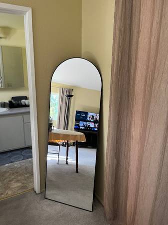 $1,970 / 300ft2 - Estudio luminoso y privado con balcón - Servicios y estacionamiento incluidos (sur de san francisco)63826175744257124