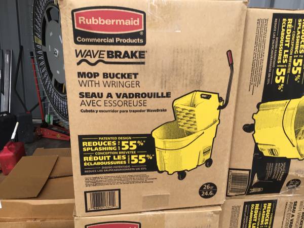 Rubbermaid Mop Bucket 1