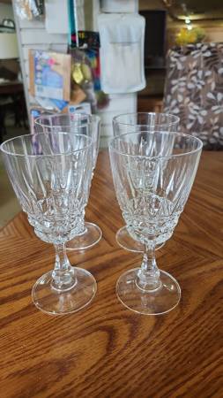 Cristal D'Arques Pompadour wine or sherry glass. 1