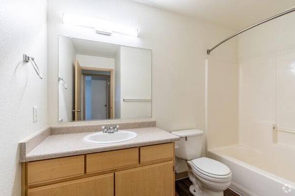$1,395 / 1br - 767ft2 - Energy-Efficient Dishwashers, Easy Access to Public Transit (West Eugene - Bethel)63977277592066124