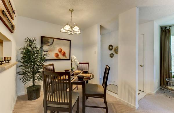 $1,430 / 2br - 2BR Available Now! (KENNER)63903652050051124