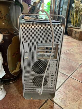 POWER MAC G-5 with MONITOR - $495 (Santee)63436950150145122