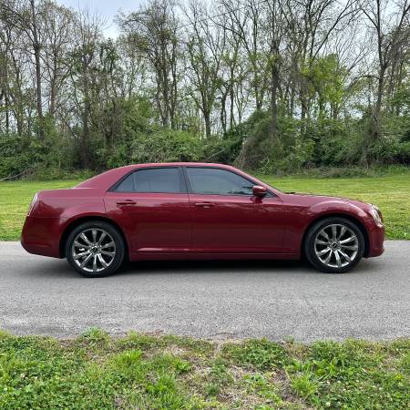 2014 Chrysler 300S - $11,900 (Nashville)63621633183745123
