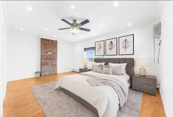 Massive rooms available near Broadway junction
$975
                        Brooklyn Massive rooms available near Broadway junction
$975
                        Brooklyn