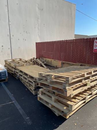 Free Wood Pallets.  Fire Wood.  All Sizes FREE!! 1