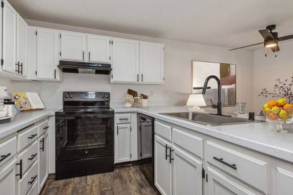 $1,995 / 2br - 865ft2 - Pet Friendly, Renovated Homes Available, Clubhouse with Game Room63688333742723121