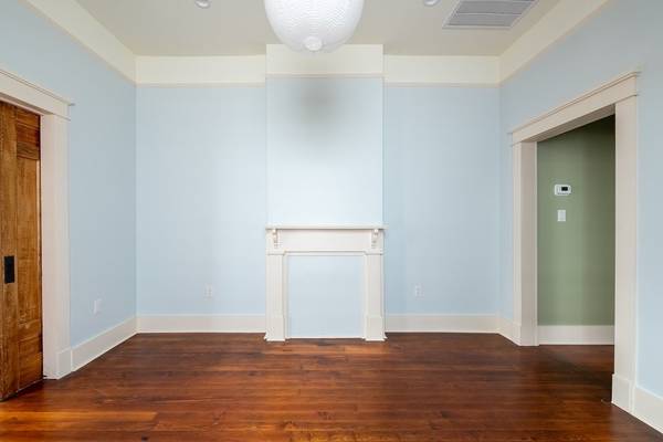 $1,950 / 2br - Historic + Modern Blend: 2BR/1BA Shotgun near Fair Grounds & Esplanade (Midcity)64151633057027124