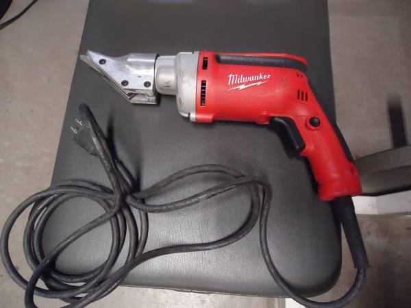 Milwaukee Metal Shear / Cutter 1