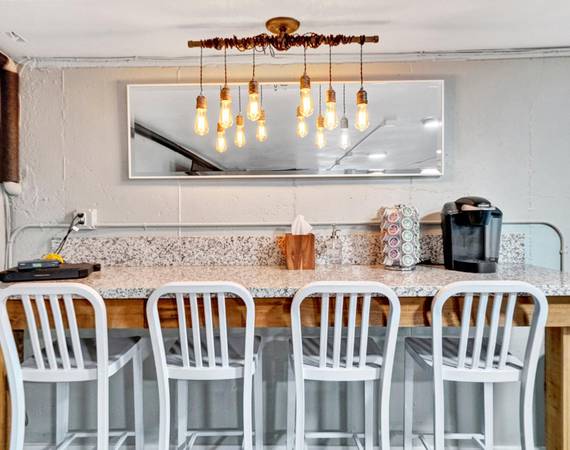 $1,399 / 1br - Pet Friendly - AC Included! | Onsite Laundry Room, Onsite Garages (Beaverton)64039061160835124