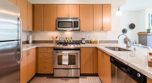 $3,076 / 1br - 955ft2 - Ideal 1 BR/1 BA w/ Blondewood Cabinetry, Energy-Efficient Applianc (Maple Leaf, Northgate)63929302615682121