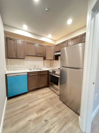 $1,795 / 1br - 500ft2 - Todo completamente nuevo, encantador apartamento de 1 dormitorio con lavadora/secadora, estacionamiento fuera de la calle, aire acondicionado (Lowell)63614178940291121