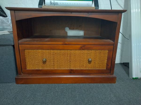 BEAUTIFUL WOODEN BROWN TV CONSOLE STAND WITH BIG DRAWER 1