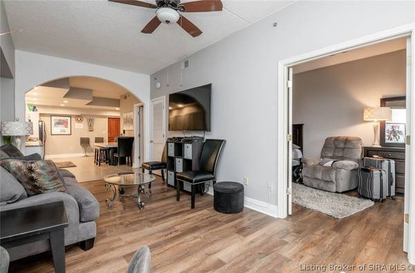 $1,355 / 1br - 987ft2 - Amazing bedroom with updated bath. (Jeffersonville, IN)64008825832323123