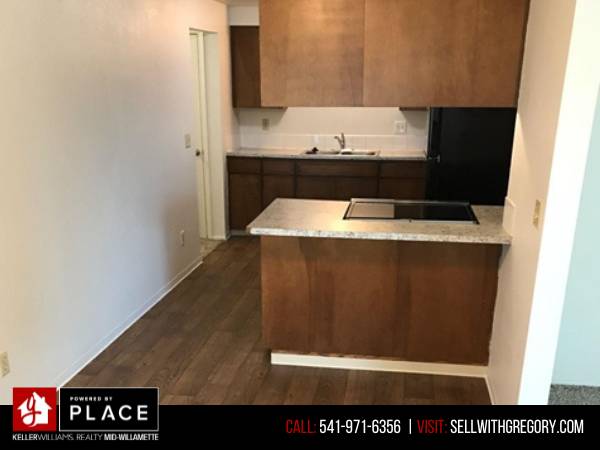 $459,000 / 6br - 2052ft2 - Charming corner duplex in Lebanon with separate street access! (Lebanon OR)63624697424259124