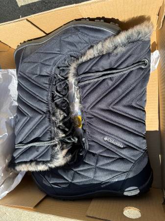 Columbia Gray Quilted Boots with Faux Fur (New in Box, Women’s 9.5) 1