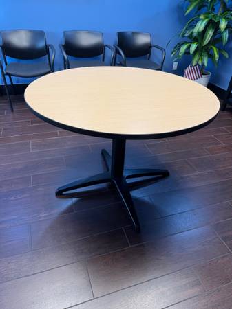 42” Round Table 1