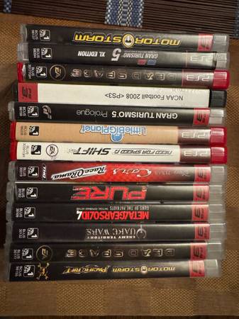 Playstation 3 (CECHH01 model - PS1/PS2 compatible), 4 contollers,13 Games 1