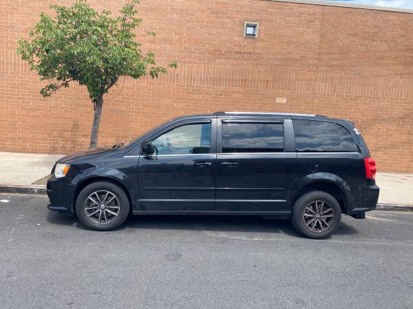 Wav Dodge grand caravan 2017 - $16,000 (Yonkers)63654713572353122