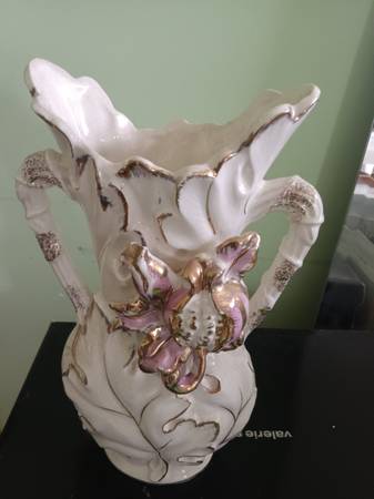 beautiful small vase 1