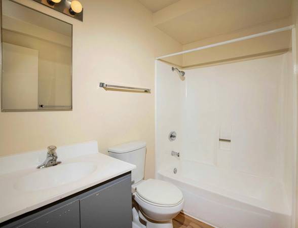 $2,445 / 1br - Upscale Nearby Dining & Shops, AC & Fans + One Bedroom (UTC)64037218463746121