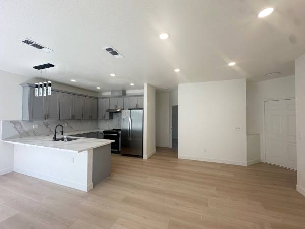 $2,775 / 3br - Elk Grove – Newly Remodeled 3BR/2BA Home – $2,775/mo (Elk Grove)64043669255169122