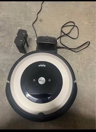 Irobot E6 vacuum 1
