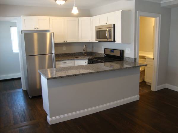 $2,250 / 1br - 650ft2 - North Quincy: Piso superior de 1 habitación + despacho con cocina moderna. Camina a la línea roja (North Quincy)63828556625793120