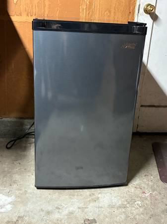 Arctic King Mini Fridge - $55 (San Jose)63471412983425120