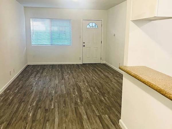 $780 / 1br - $780 / 1br - Light-Filled 1-Bedroom Retreat – Pet Friendly (Miami)64049454549121120