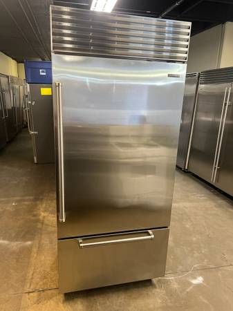 SUB ZERO 36”WIDE BUILT IN STAINLESS STEEL BOTTOM FREEZER 1