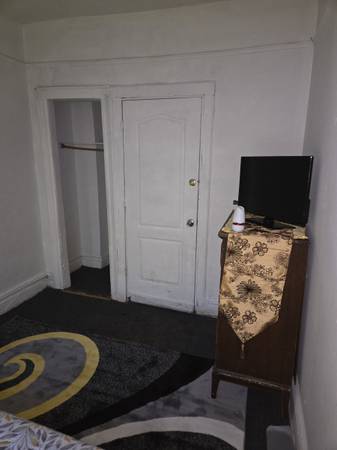 $950 / 1br - (1) Large clean rooms for rent (Brooklyn)64033291698435122