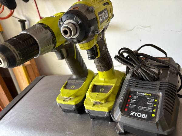 Ryobi Driver and Drill 1